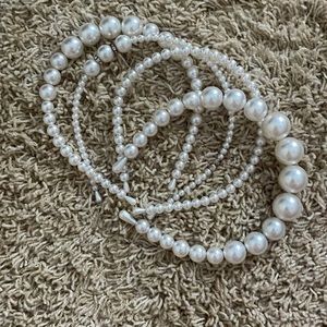 Francesca’s pearl headband set
